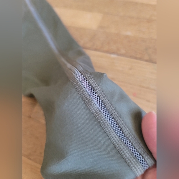 Aerie,  High-Waisted Chill Play‎ Move Leggings, Sage Green , Size Medium - Picture 4 of 7